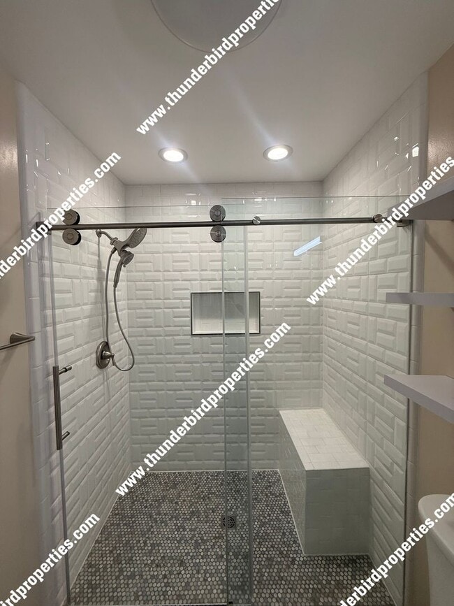 Building Photo - Beautifully remodeled Uptown location