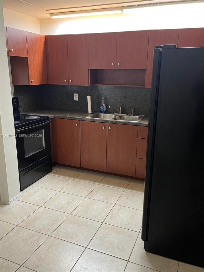 Building Photo - 7721 SW 10th Ct