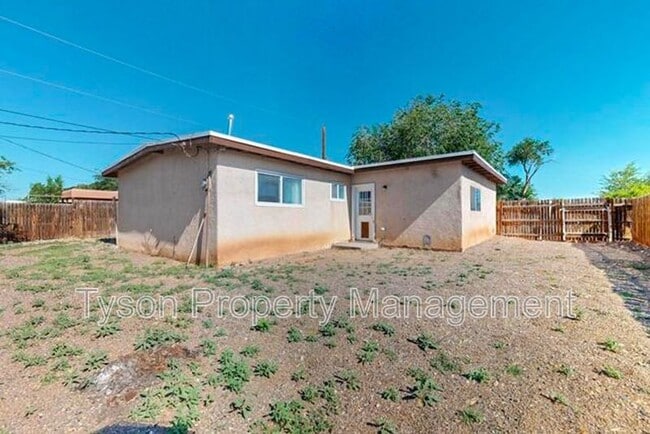 Building Photo - 5932 Avenida La Barranca NW