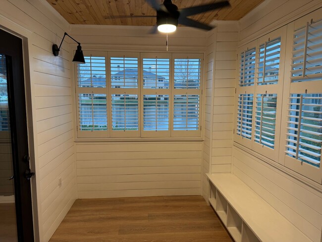 Building Photo - Live the Beach Life! Updated 2/2 condo in ...