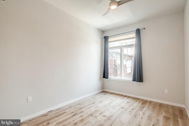 Building Photo - 412 S 13th St