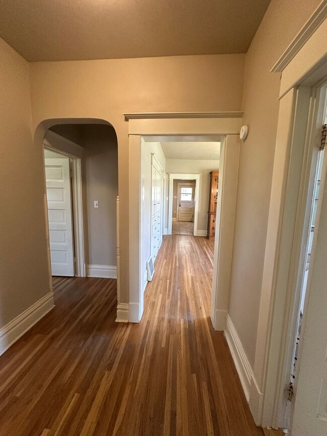 Building Photo - Amazing 3 bedroom home avail NOW