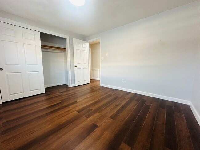 Building Photo - 222 School St