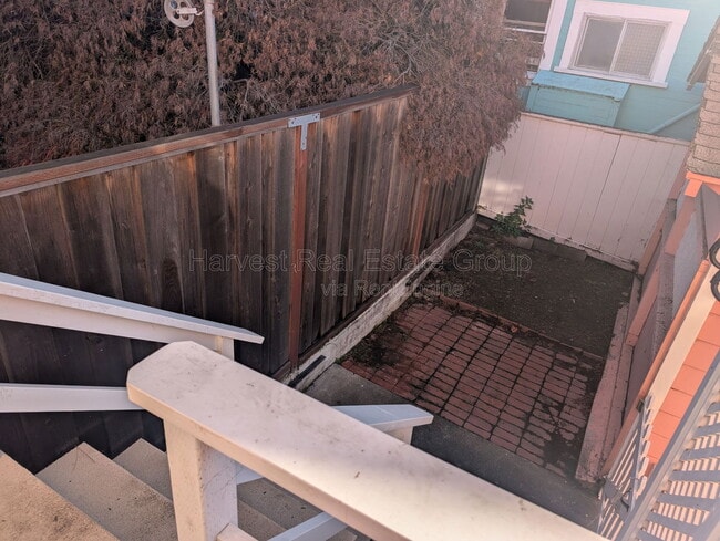 Building Photo - 1704 10th Ave