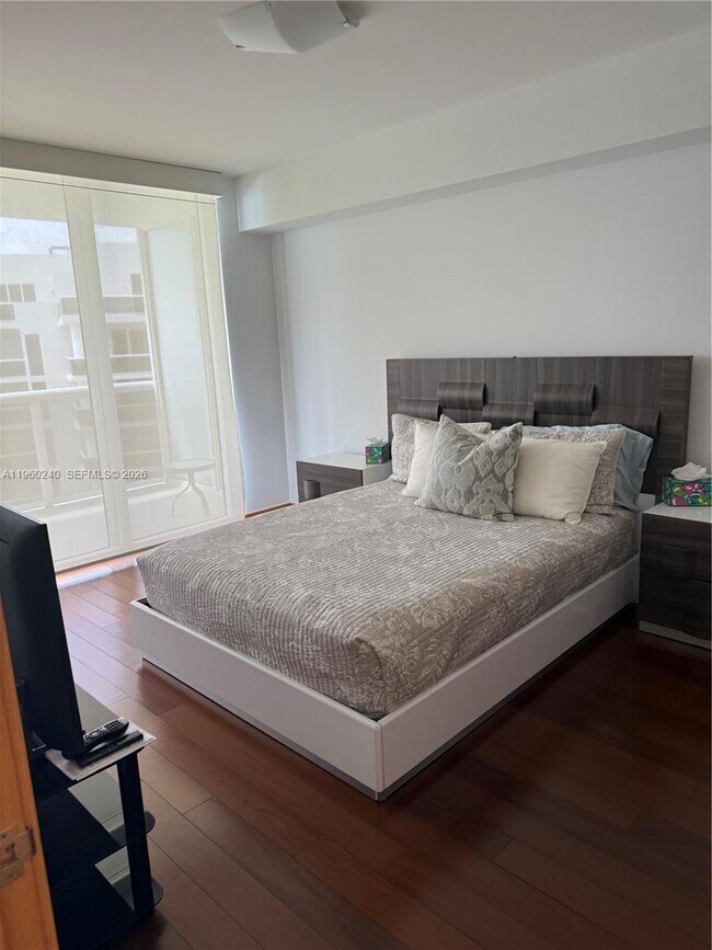 Building Photo - 1830 S Ocean Dr