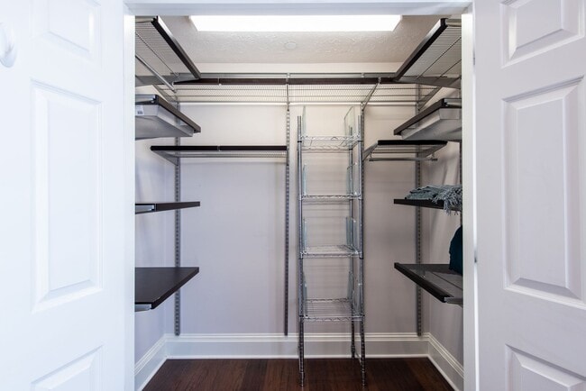 Building Photo - Furnished 3 bedroom/2bath Condo including Utilities!