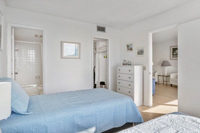 Building Photo - 225 Beach Rd