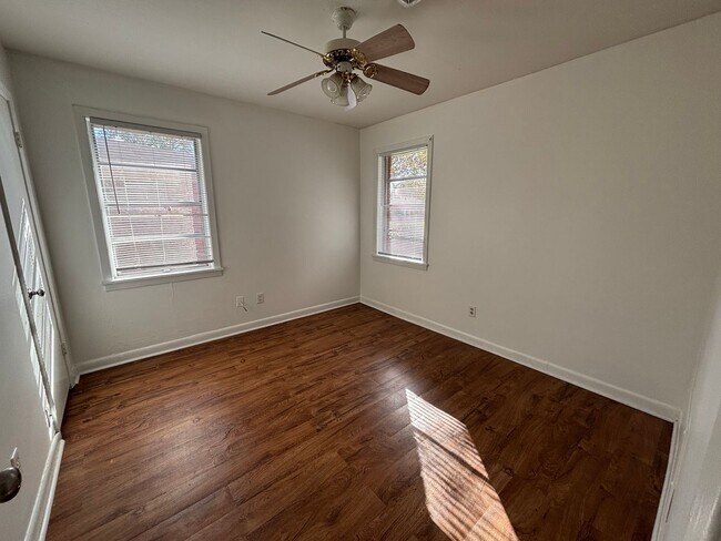 Building Photo - Shady Grove