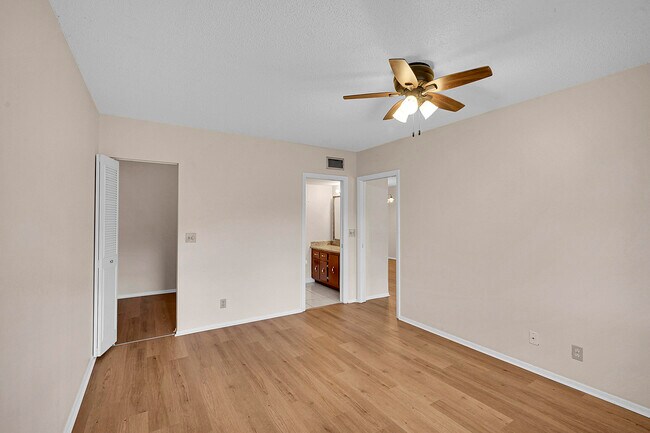 Building Photo - 2340 SW 22nd Ave