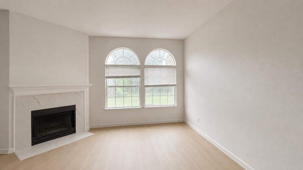 Building Photo - 306 N Mt Rushmore Dr