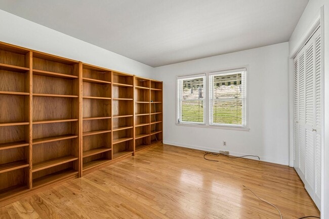 Building Photo - Experience the perfect blend of privacy and open space in this beautifully maintained 3-bedroom, ...