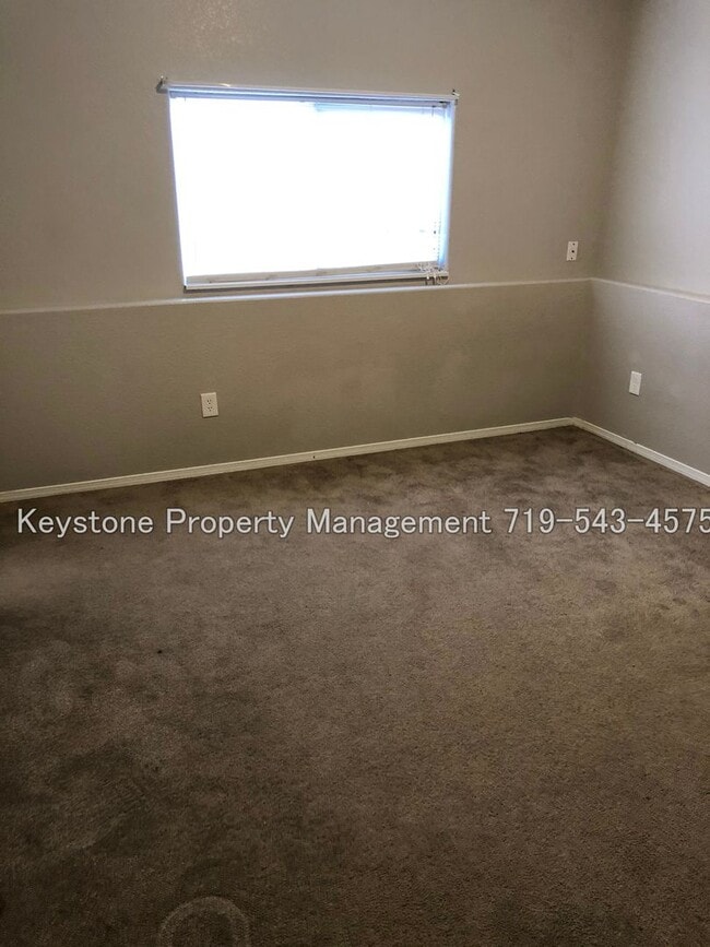 Building Photo - 486 W Bellflower Dr