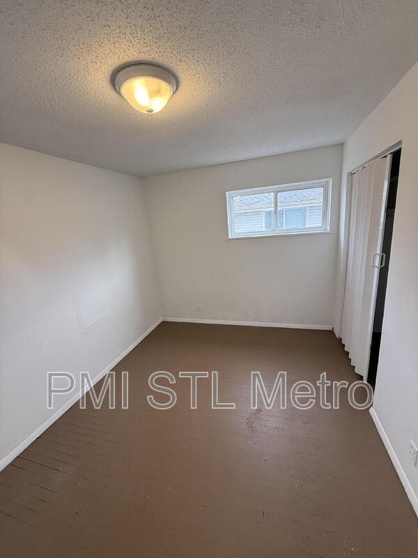 Building Photo - 5633 Parchester Dr