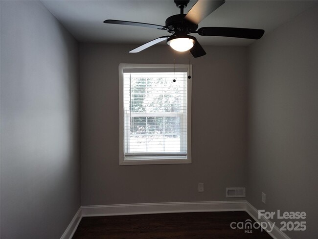 Building Photo - 3401 Bonaire Dr