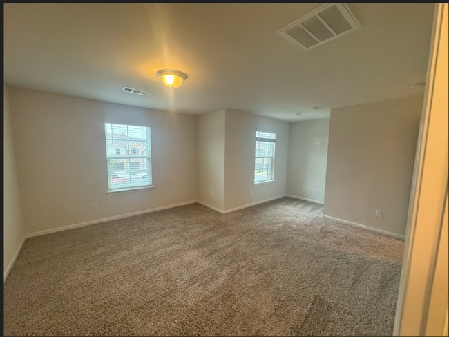 Building Photo - 16 Holland Ridge Cir