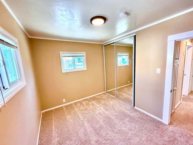 Building Photo - Coastal charm -2bd 1ba - blocks from Hermo...