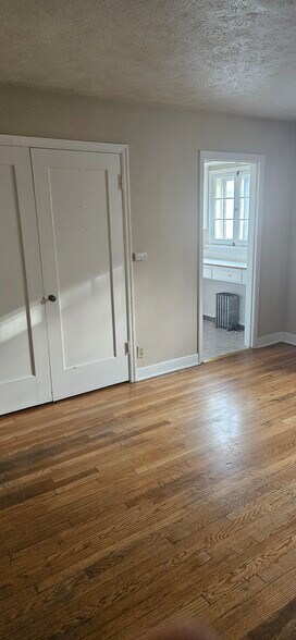 Living rm - 1740 W Riverside Ave