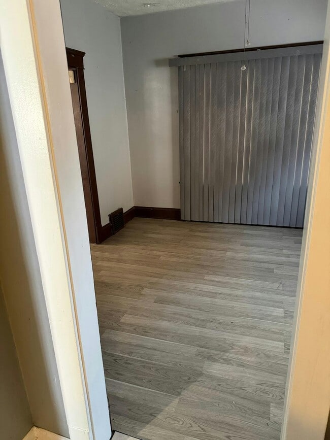 Building Photo - 3631 E 133rd St