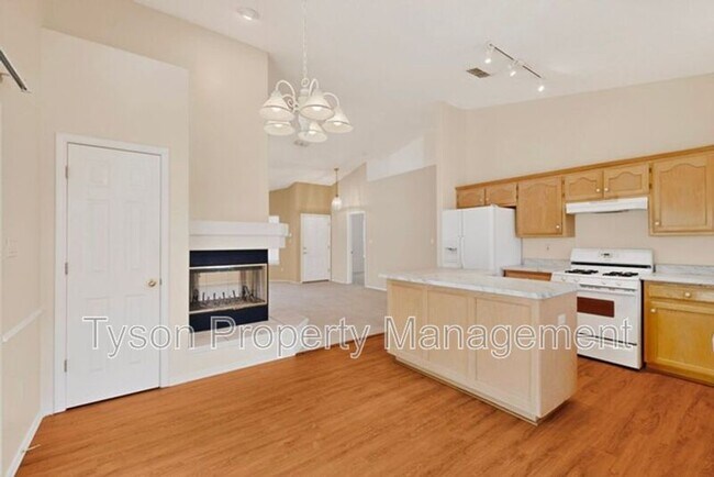 Building Photo - 7411 Peregrine Rd NE