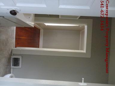 Building Photo - Roseburg 2 bedroom on SE Douglas