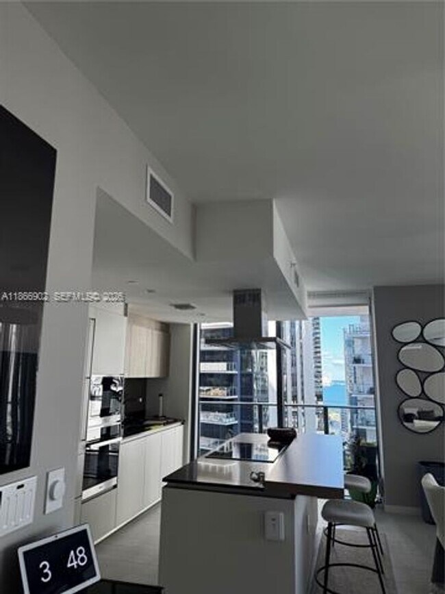Building Photo - 1000 Brickell Plaza