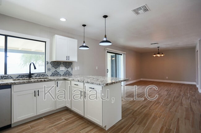 Building Photo - 1817 E Alameda Dr