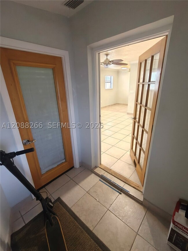 Building Photo - 801 N 70th Way