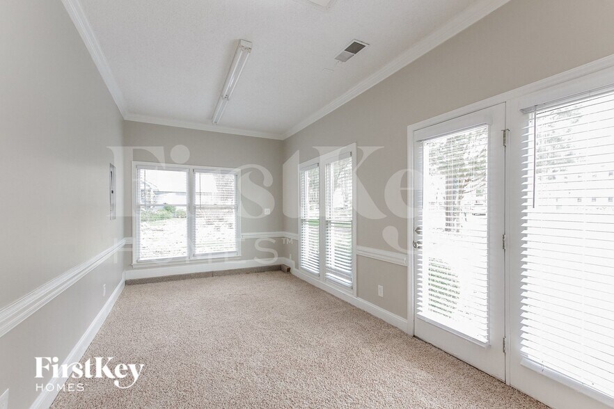 Building Photo - 2601 Kirkholm Dr