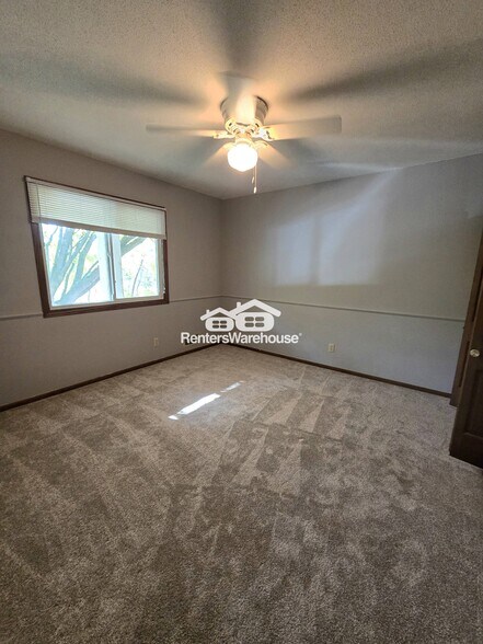 Building Photo - 32 Woodpecker Ridge Rd