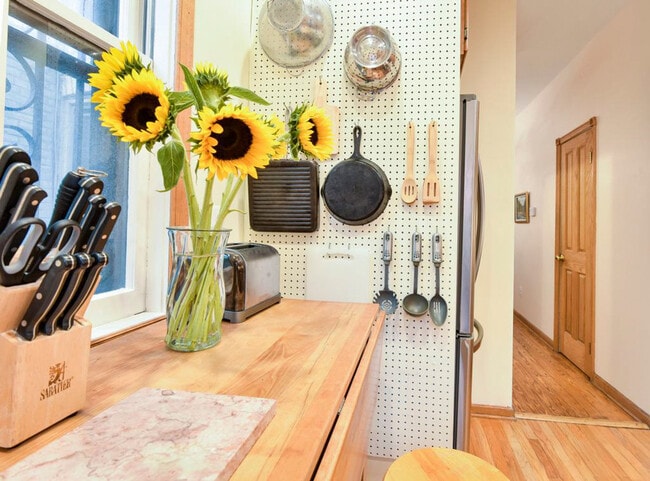 Building Photo - 1127 Independence Ave SE