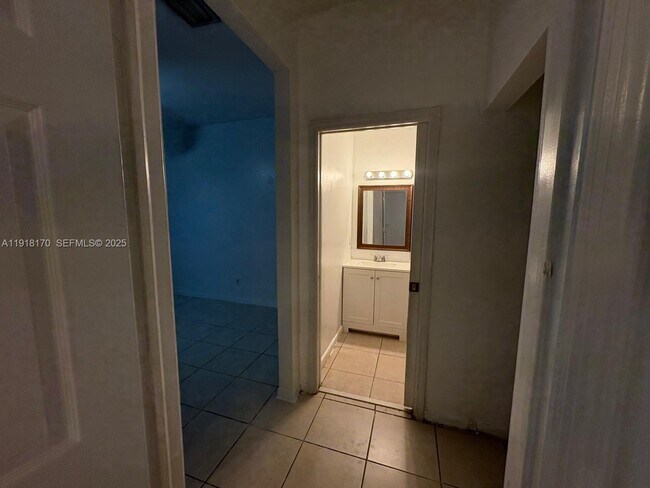 Building Photo - 4 SW 15th Rd