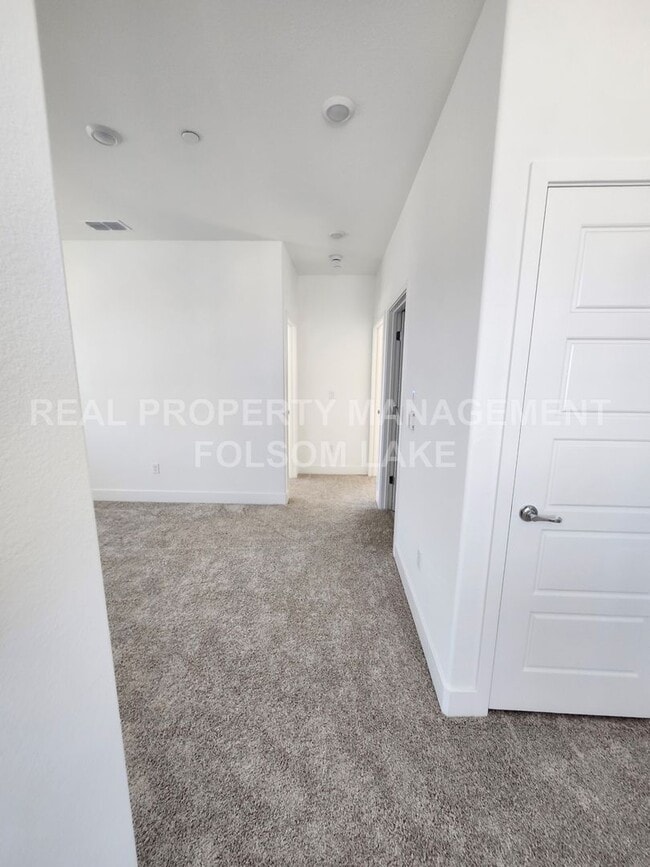 Building Photo - Coming Soon!! 3 Bedroom 2.5 bath corner lo...
