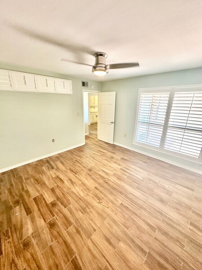 Building Photo - 937 Holbrook Cir