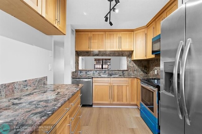 Building Photo - 251 City View Dr
