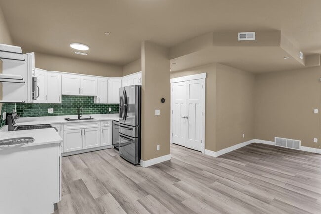 Building Photo - Ranch Landing Condo