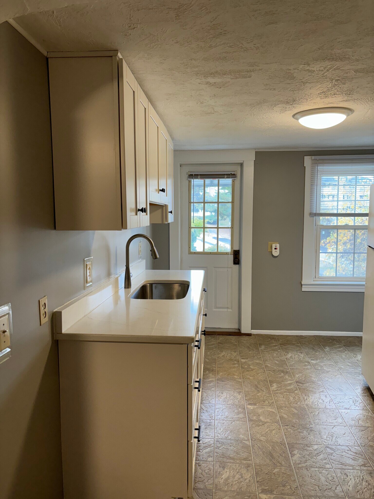 Building Photo - 72 Hoover St