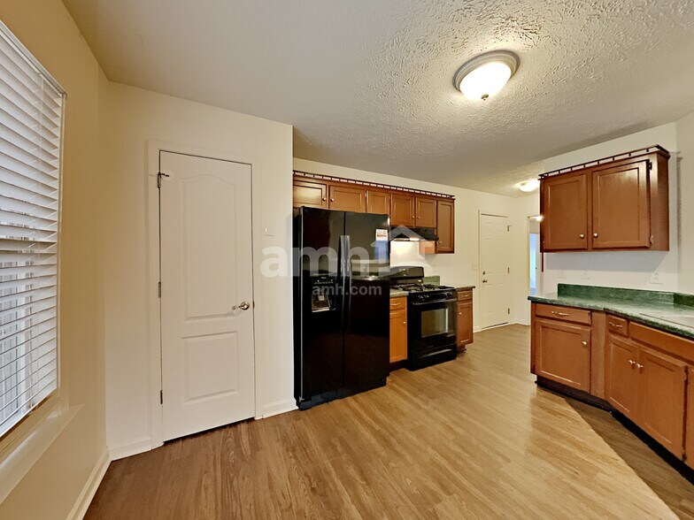 Building Photo - 113 Buttonwood Dr