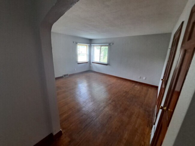 Building Photo - 2025 21st St