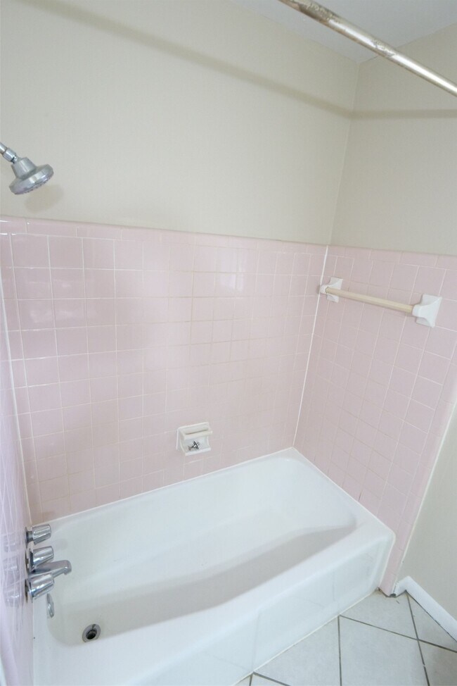 Building Photo - 6118 Rietta St
