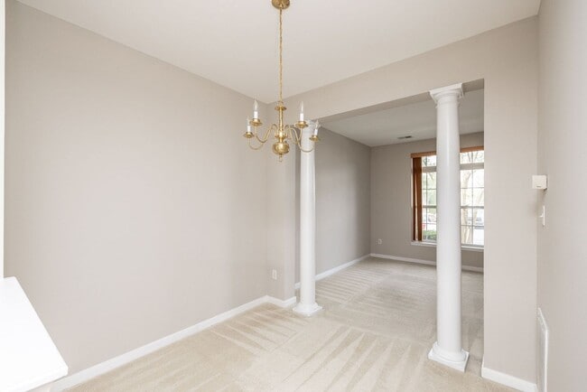 Building Photo - Well-maintained townhouse in Richmond