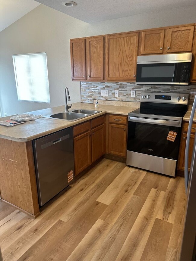 Building Photo - 2 Bedroom +Office in Stratmoor Valley