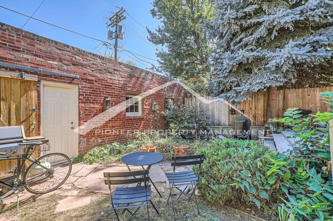 Building Photo - Charming Apartment near Cheesman Park With...