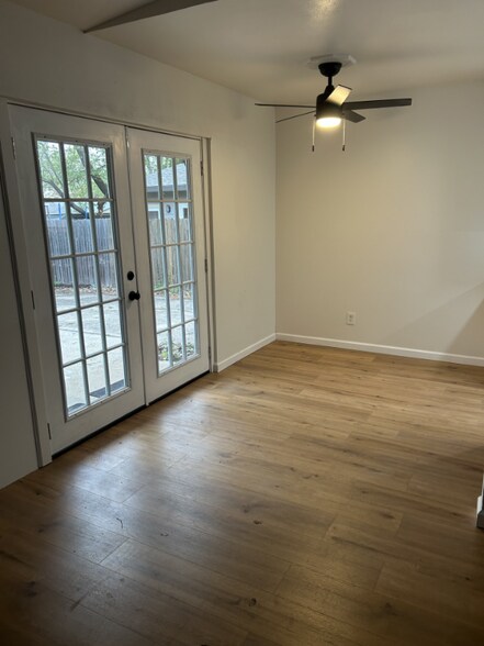 Building Photo - 713 Silverstone Dr