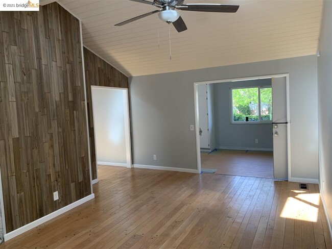 Building Photo - 1801 Sereno Dr