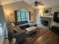 Building Photo - 4330 Falcon Crest Dr