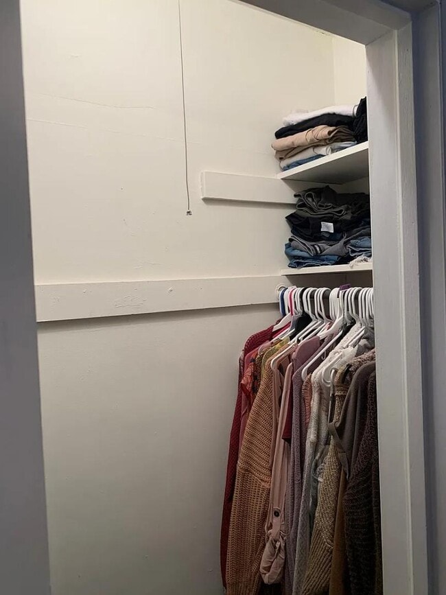 Building Photo - 5655 Winthrop Ave