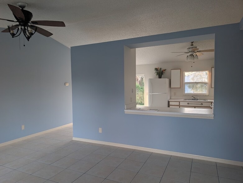 Building Photo - 392 Del Monte Rd