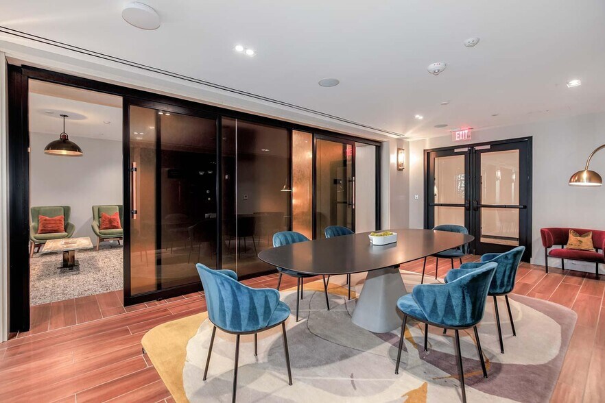 Building Photo - 350 Maple Dr SW