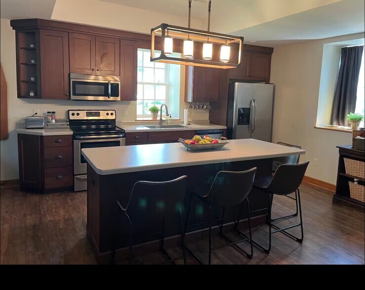 Building Photo - 237 Fremont Ave