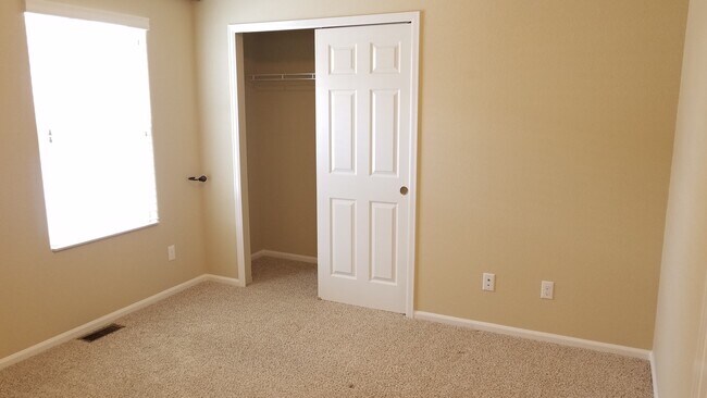 Building Photo - Beautiful 4/3/2 Fountain Valley Home Close...